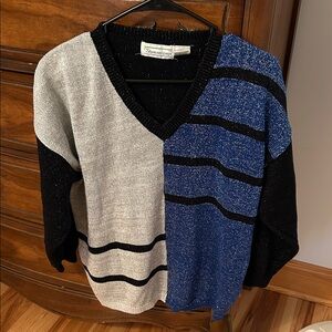 Stylish V-Neck Colorblock Sweater - Black, Gray, and Blue